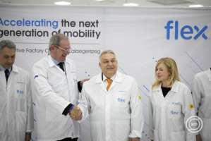 A-FLEX-új-gyártócsarnokának-átadása