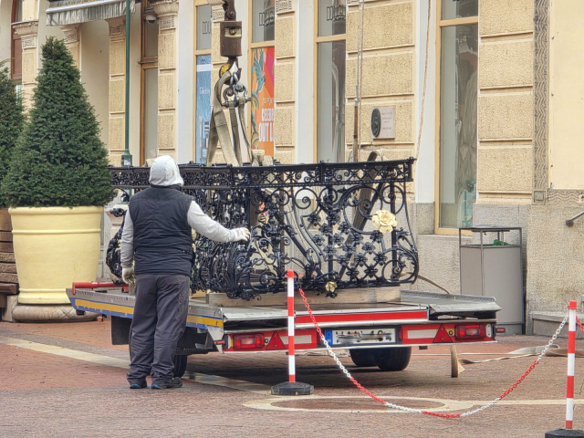 Kovácsoltvas erkélykorlát a Kárász utcán