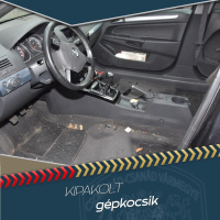 Kipakolt gépkocsi