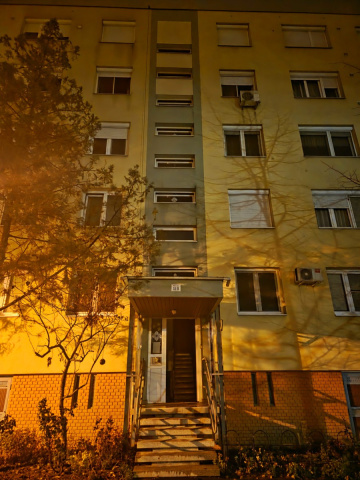 Tűz volt egy Bihari utcai panelházban