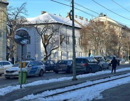 Koccanás a Petőfi Sándor sugárúton
