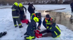 A jeges Ipolyba esett két szlovák fiatal