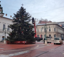 Elbontják Szeged karácsonyfáját