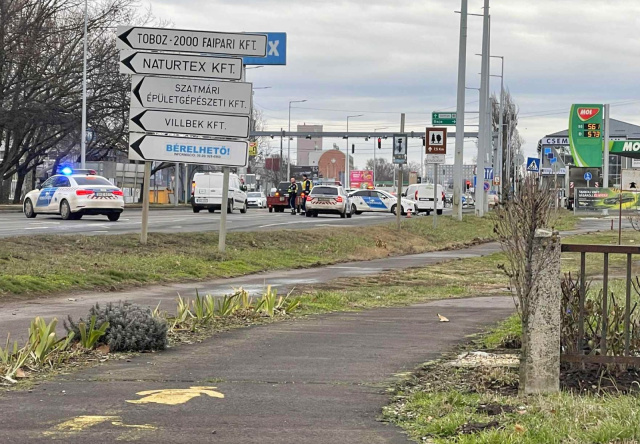 Rendőrautó ütközött kisteherautóval a Dorozsmai úton
