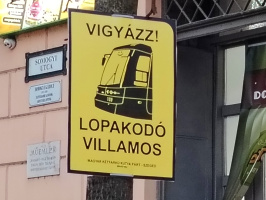 Lopakodó villamos táblák Szegeden