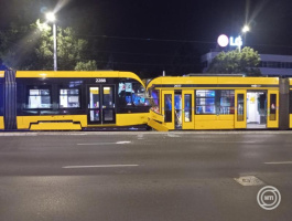 Kocsiszínbe tartó villamosok ütköztek