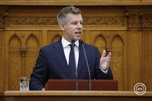 Magyar Péter a Parlamentben