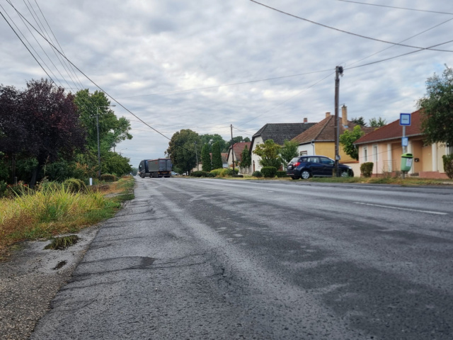 Elektromos vezetéket szakított le egy teherautó Szőregen