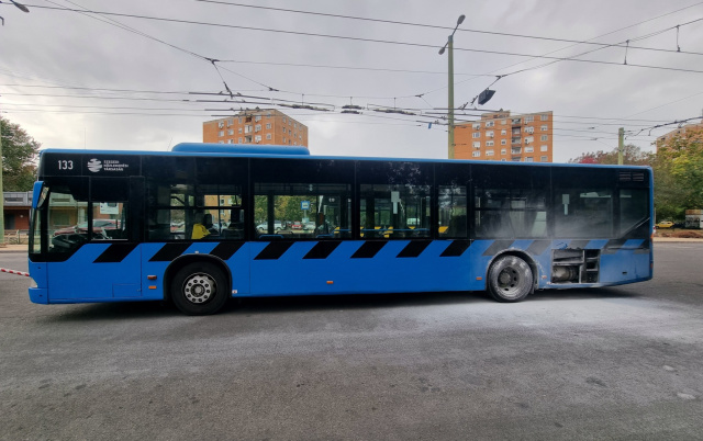 Kigyulladt az SZKT egyik busza a Hont Ferenc utcai állomásnál