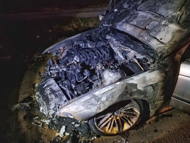 Kiégett egy BMW a 47-es föút Szeged és Algyő közötti szakaszán