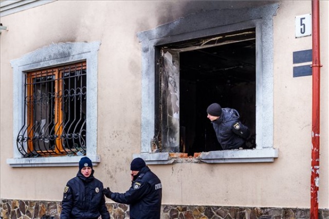 Felgyújtották a KMKSZ központi irodáját Ungváron