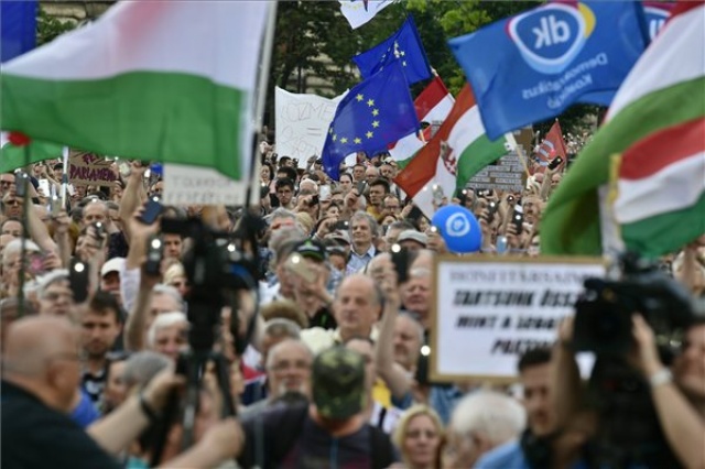3.0 Mi vagyunk a többség - Tüntetés a demokráciáért - Demonstráció Budapesten