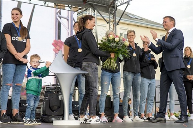 A Bajnokok Ligájában győztes Győri Audi ETO női kézilabdacsapatát ünnepelték Győrben 