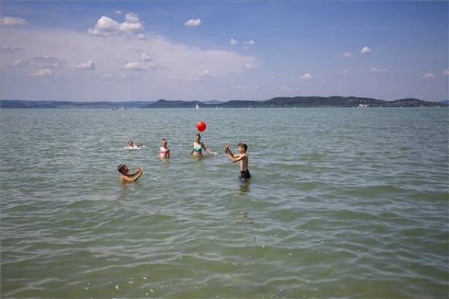 Kárpátaljai gyerekek táborozását segíti a Duna Aszfalt