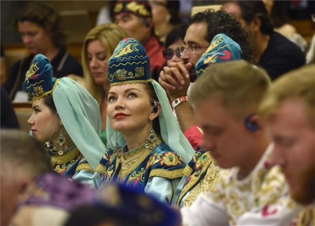 Kurultáj - Az Országházban nyílt meg a hagyományőrző seregszemle