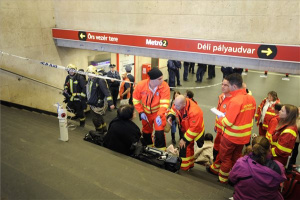 Paprikaspray-t fújtak ki a 2-es metróban, többen rosszul lettek