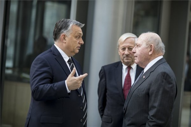 George H. W. Bush búcsúztatása - Orbán Viktor az amerikai nagykövetségen kondoleált 