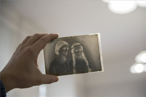 Több ezer, a két világháború között készült fényképnegatív került elő egy pécsi padlásról