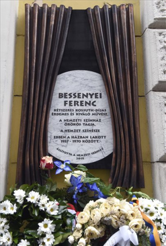 Emléktáblát avattak a 100 éve született Bessenyei Ferenc tiszteletére
