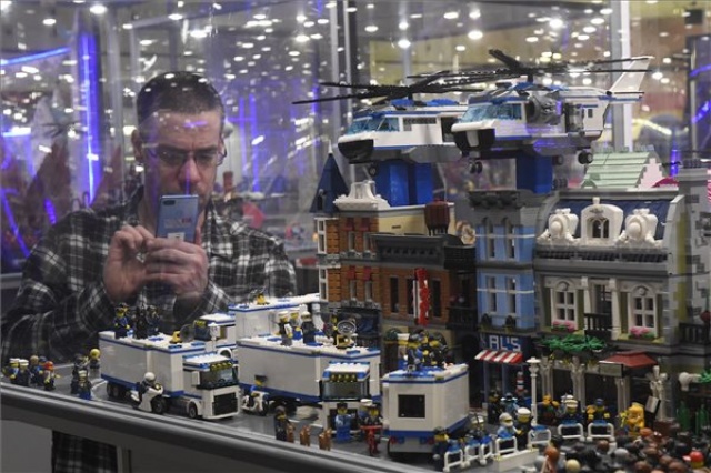 Óriások inváziója című Lego-kiállítás Budapesten