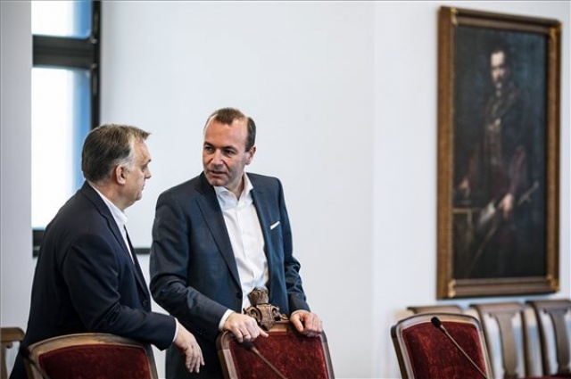 Manfred Weber sajtótájékoztatója a Mazsihisz székházában