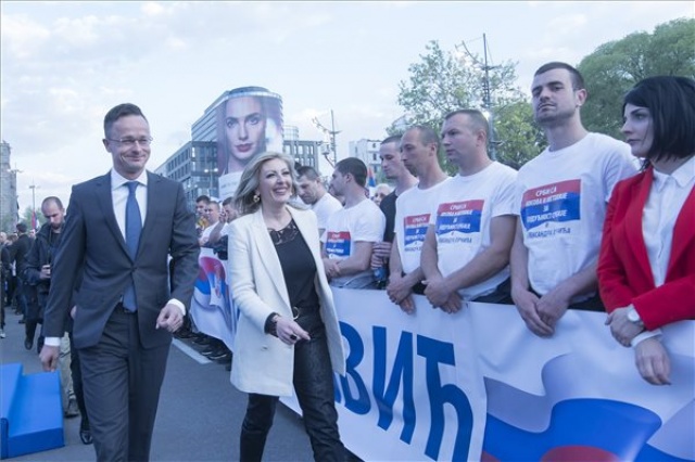 Szijjártó Péter a Szerb Haladó Párt belgrádi kampányrendezvényén