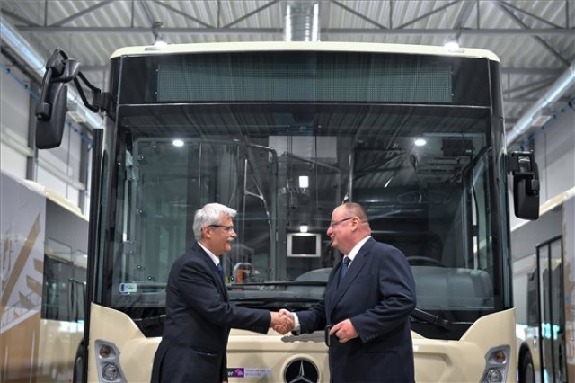 Új, csuklós autóbuszokat kapott Debrecen