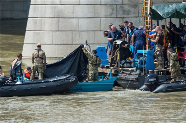 Dunai hajóbaleset - Újabb holttestet találtak a hajóroncsnál