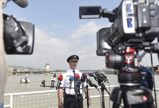 Dunai hajóbaleset - 15 hajóval kutatja az eltűnteket a rendőrség