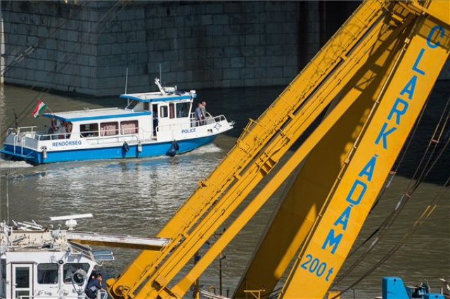 Dunai hajóbaleset - A Hableány kiemelése