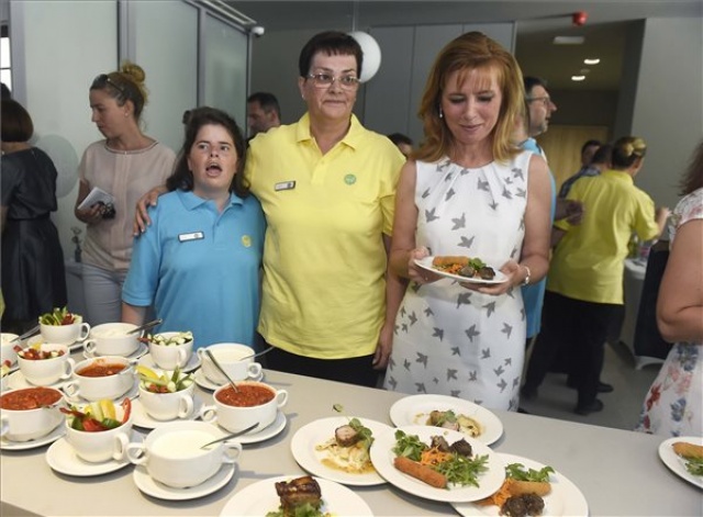 Megváltozott munkaképességű embereket foglalkoztató étterem nyílt a XII. kerületben
