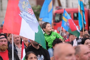Úzvölgyi katonatemető - Az Erdélyi Magyar Néppárt tiltakozó megmozdulása Csíkszeredában
