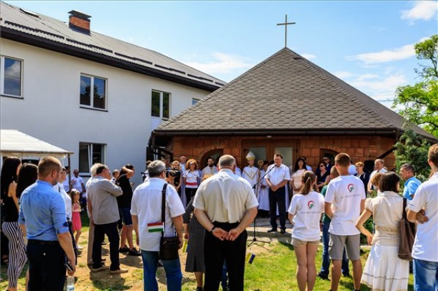 Kápolnát szenteltek fel a kárpátaljai Rát gyermekotthonában