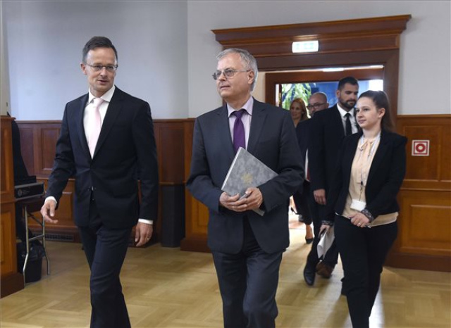 A Deufol Hungary beruházásbejelentő sajtótájékoztatója