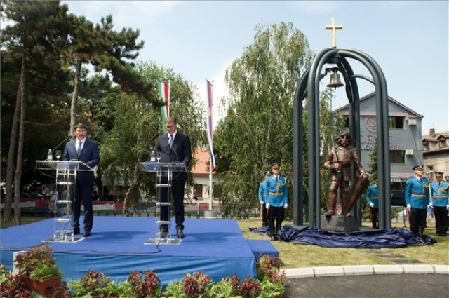 A magyar és a szerb államfő jelenlétében felavatták Hunyadi János zimonyi szobrát