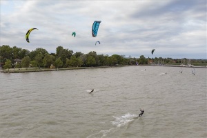 Kite-szörfös a Balatonon