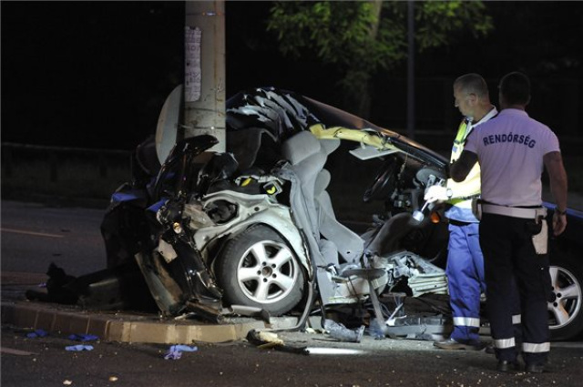 Két ember meghalt egy közlekedési balesetben Budapesten
