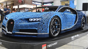 Legóból készült életnagyságú Bugatti Budapesten