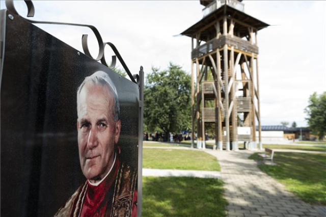 Felavatták a II. János Pál pápáról elnevezett teret Máriapócson
