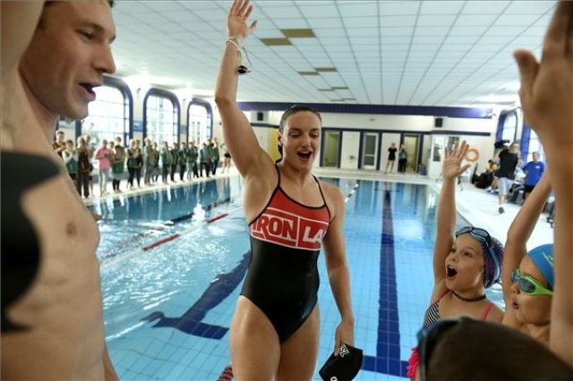 Hosszú Katinka és az ISL sztárjai gyerekekkel úsztak