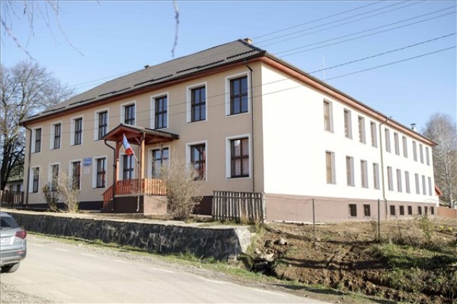 Székelyvarságon felavatták a magyar állam támogatásával felújított iskola épületét