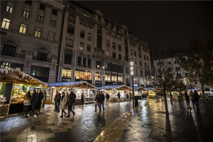 Budapesti Téli Fesztivál és Vásár a megújult Vörösmarty téren 