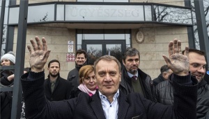 Varju László rabosítása ellen tiltakozott az ellenzék