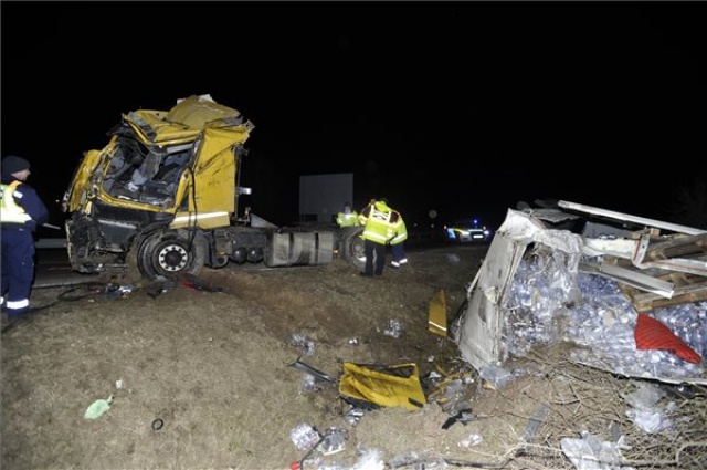Halálos kamionbaleset történt az M5-ösön Újhartyánnál