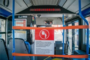 Koronavírus - Megtiltották az első ajtós felszállást a BKK buszain 