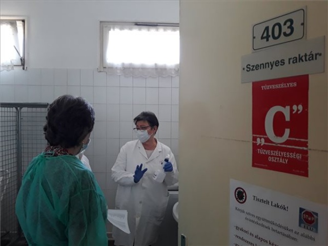 Koronavírus - A Korányi kórházba vittek lakókat a Pesti úti idősotthonból