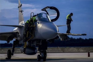 Gripen vadászrepülőgépek a kecskeméti katonai repülőtéren