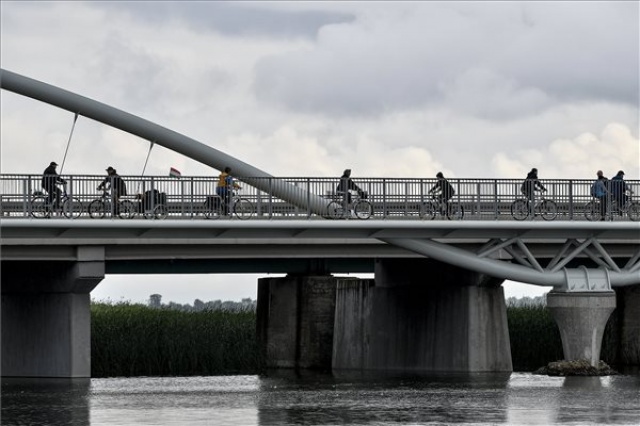 Átadták a Tisza-tavi kerékpárút utolsó szakaszát is