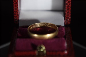 Visszaadták a családnak a sülysápi II. világháborús katonasírban talált gyűrűt