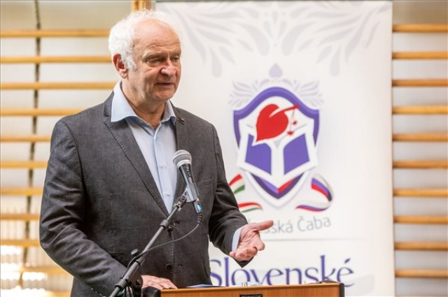 Szlovák nemzetiségi ösztöndíjat adott át Soltész Miklós Békéscsabán